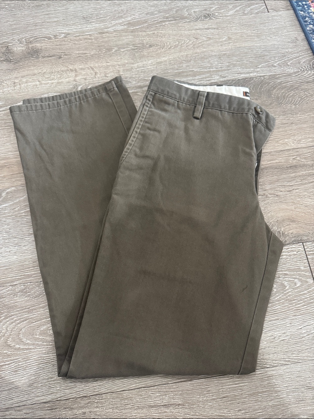 Dockers Men's Olive Green Chinos - Classic Fit